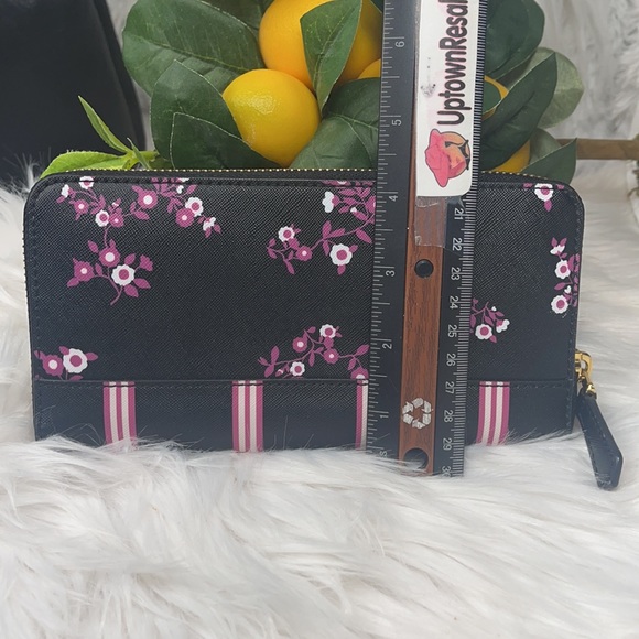 Marc Jacobs Wallet organizer large pink flowers 🌸 floral - Picture 3 of 8
